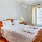 Luminous 3bdr W/balcony By Lovelystay Lejlighed