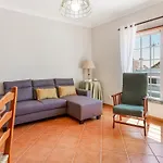 Luminous 3bdr W/balcony By Lovelystay Lejlighed