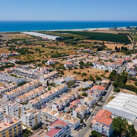 Luminous 3bdr W/balcony By Lovelystay * 维拉诺瓦德卡塞拉