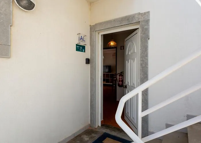 Luminous 3bdr W/balcony By Lovelystay