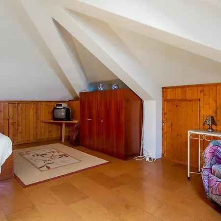 Luminous 3bdr W/balcony By Lovelystay Appartement