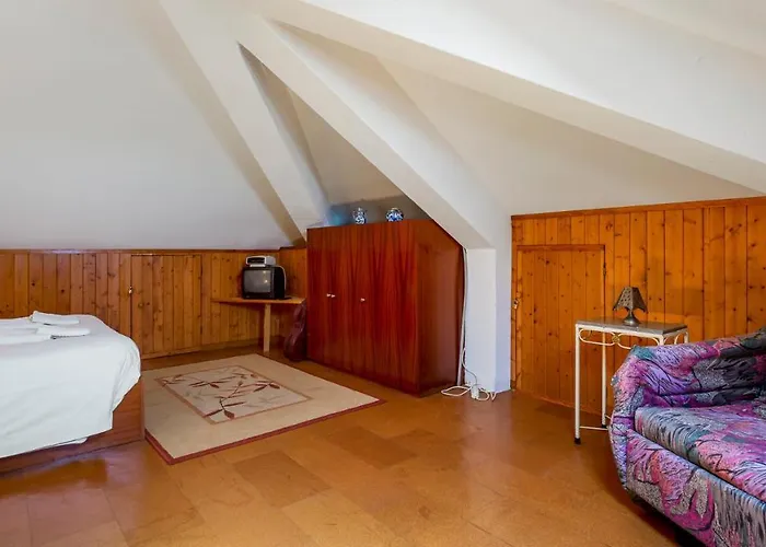 Luminous 3bdr W/balcony By Lovelystay Appartement