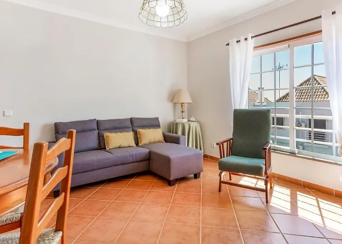 Luminous 3bdr W/balcony By Lovelystay Appartement